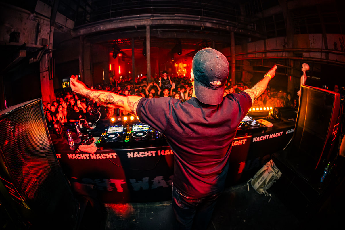 Loading... just a sec